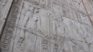Mısır 'daki Kom Ombo Tapınağında Sobek rahatlaması.  