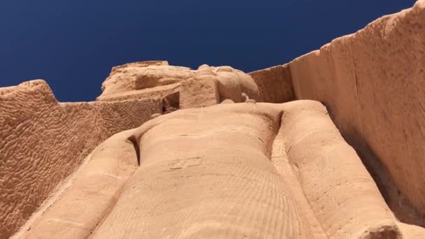 Der Eingang Des Kleineren Tempels Abu Simbel Hat Vier Statuen — Stockvideo