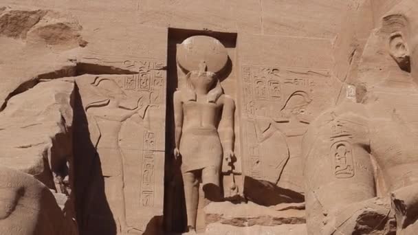 Estátuas Colossais Ramsés Estátua Antiga Divindade Egípcia Sol Abu Simbel — Vídeo de Stock