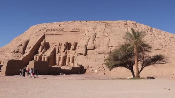 Four Colossal Statues Ramesses Guard Entrance His Famous Rock Cut — Stock Video