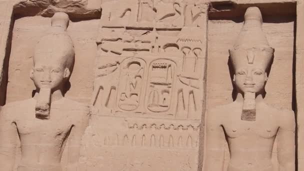 Vstup Menšího Chrámu Abu Simbel Čtyři Sochy Ramesses Dvě Jeho — Stock video