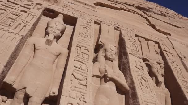 Entrada Del Templo Más Pequeño Abu Simbel Tiene Cuatro Estatuas — Vídeos de Stock
