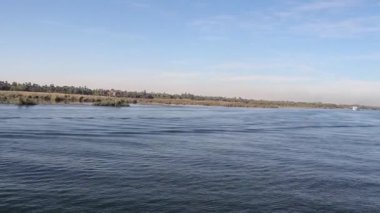 Dünyanın en uzun nehri Nil 'de geziniyor..  