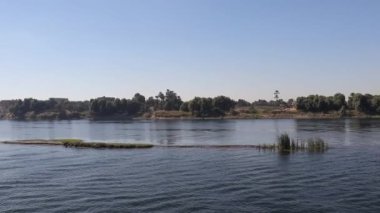 Dünyanın en uzun nehri Nil 'de geziniyor..  
