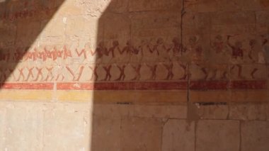 Mısır 'daki Hatshepsut morg tapınağından yardım.