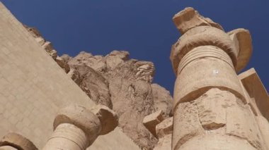 Kraliçe Hatshepsut 'un Tapınağı, Eski Mısır' ın bir morg tapınağı..  