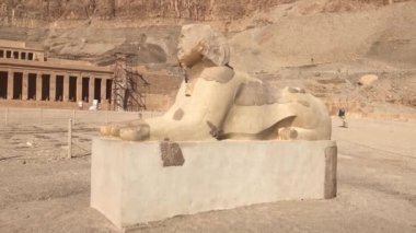 Kraliçe Hatshepsut 'un Tapınağı, Eski Mısır' ın bir morg tapınağı..  