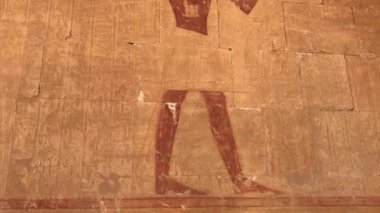 Mısır 'daki Hatshepsut morg tapınağından yardım.
