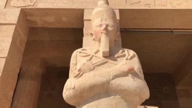 Kraliçe Hatshepsut 'un Tapınağı, Eski Mısır' ın bir morg tapınağı..  