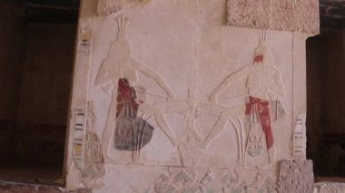 Mısır 'daki Hatshepsut morg tapınağından yardım.