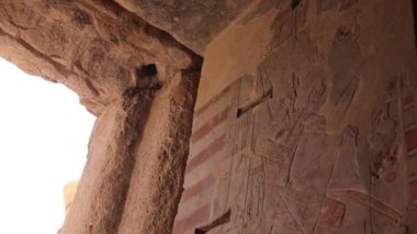 Mısır 'daki Hatshepsut morg tapınağından yardım.