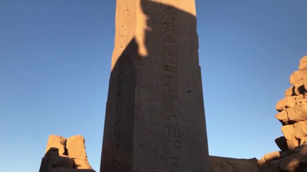 Hatshepsuts Mısır Daki Karnak Tapınağı Nda Dikilitaş Duruyor — Stok video