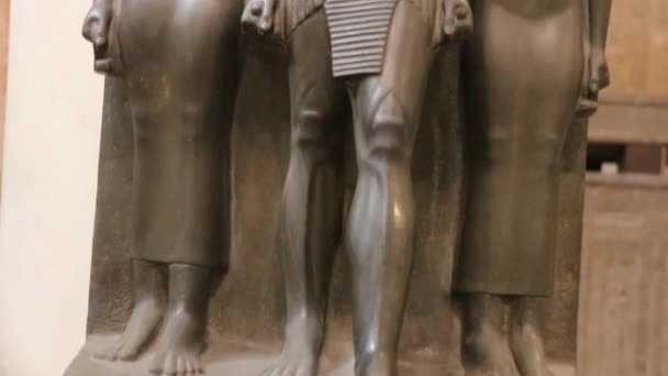 Менкаур Тріади Статуя Короля Менкауре Єгипетському Музеї Каїрі — стокове відео