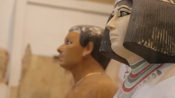 Zittende Standbeelden Van Rahotep Nofret Egyptisch Museum Caïro — Stockvideo