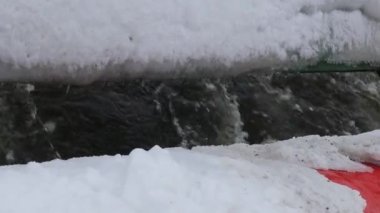 Laponya 'daki Bothnian Denizi' nin donmuş sularında yol alıyoruz..