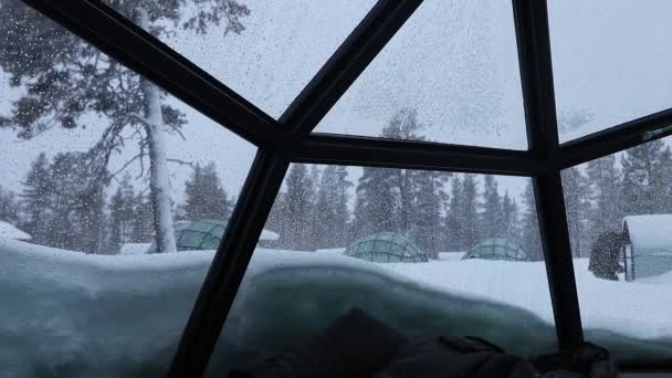 Glas Iglu Mit Schnee Bedeckt Kakslauttanen Finnland — Stockvideo