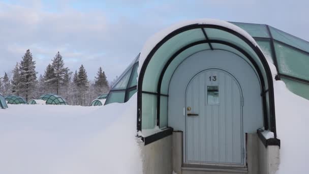 Glas Iglu Mit Schnee Bedeckt Kakslauttanen Finnland — Stockvideo