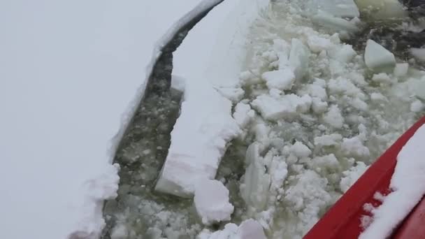 ラップランドのボスニア海の凍った海を巡航する — ストック動画