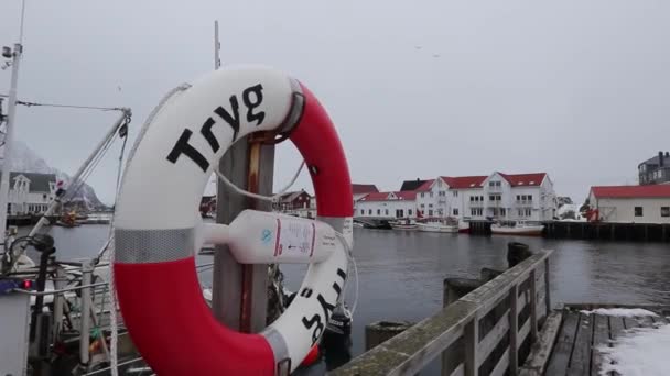 Blick Auf Den Hafen Der Stadt Henningsvaer Auf Den Lofoten — Stockvideo