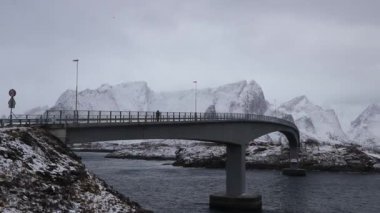 Norveç 'in Lofoten Adaları' ndaki Hamnoys Köprüsü.