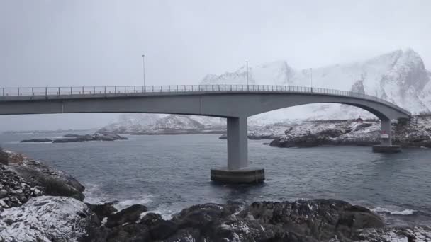 Мост Хамной Через Море Лофотенских Островах Норвегии — стоковое видео