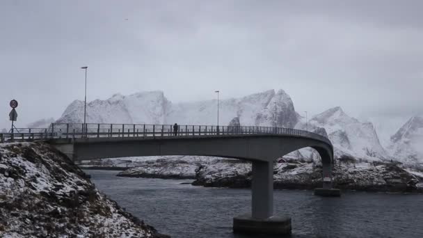 Puente Hamnoys Sobre Mar Las Islas Lofoten Noruega — Vídeo de stock