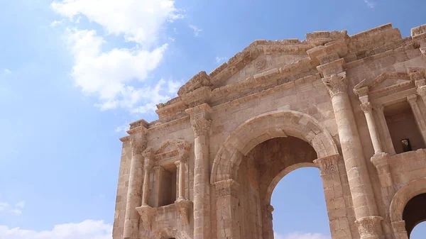 Αψίδα Του Αδριανού Είναι Ένα Αρχαίο Ρωμαϊκό Οικοδόμημα Στο Jerash — Φωτογραφία Αρχείου