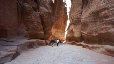 Petra 'ya, Siq' e, Ürdün 'e giden dar geçit..