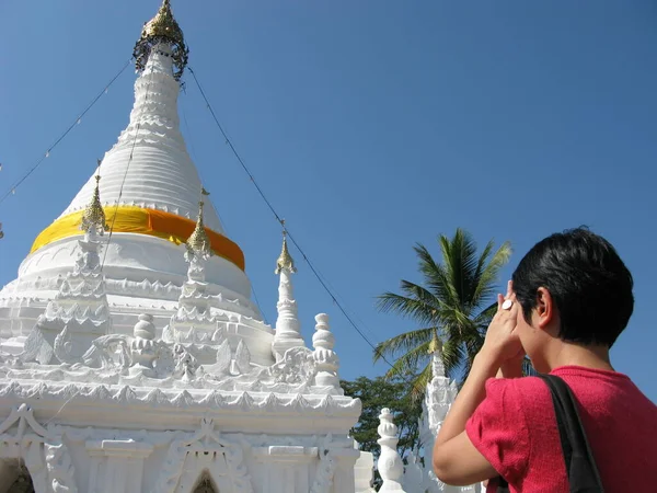 ワット プラタ 土井香港ムー メーホンソン タイの丘の上の寺院 — ストック写真