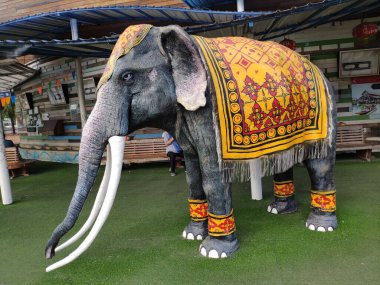 Tayland, Pattaya Yüzen Pazarı 'ndaki fil heykeli..