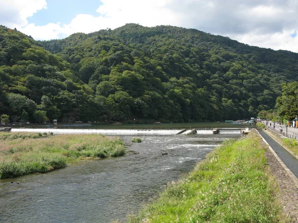 Arashiyama şehri, Kyoto 'nun batısındaki turistik bölge..