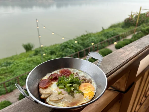 Telur Goreng Dengan Topping Sungai Mekong Thailand — Stok Foto