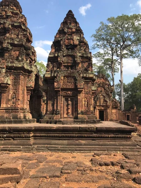 Aufwendige Rosa Kalksteinschnitzerei Die Das Alte Indische Epos Erzählt Banteay — Stockfoto
