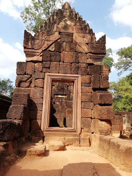 Vypracované Růžové Vápencové Řezby Vyprávění Starověké Indické Epické Banteay Srei — Stock fotografie