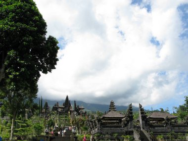 Endonezya, Besakih Tapınağı, Bali 'deki Hindu dininin en büyük ve en kutsal tapınağı..  