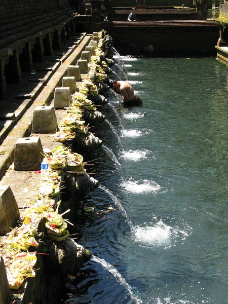 Stock image Purifying water fountain at Pura Tirta Empul, Indonesia.