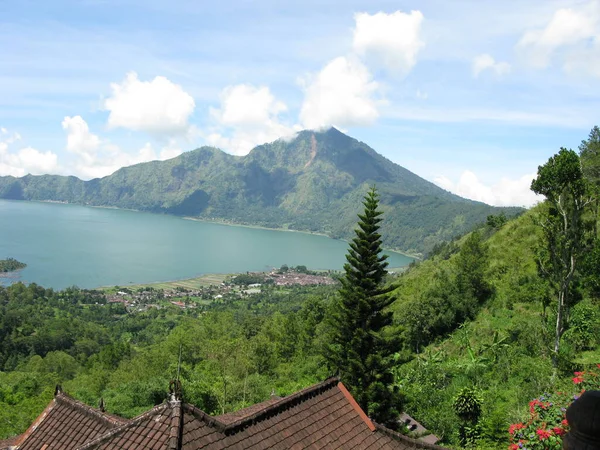Batur Volkanı ve Gölü, Küçük Sunda Adaları, Endonezya. 