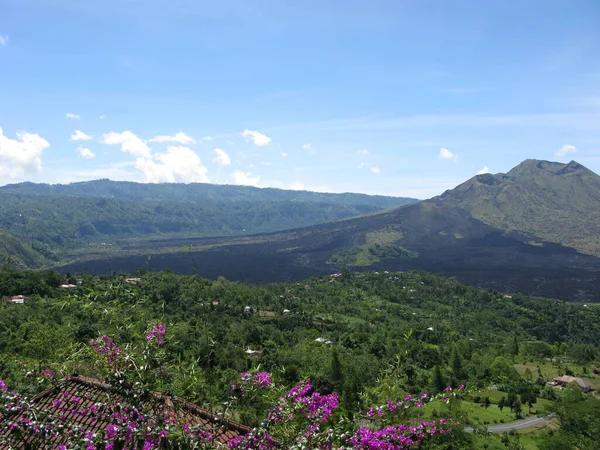 Batur Volkanı ve Gölü, Küçük Sunda Adaları, Endonezya. 