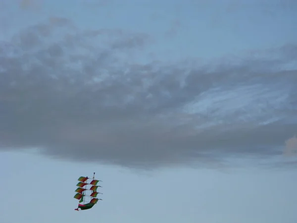 Летит Воздушный Змей Районе Пура Тана Лот Бали — стоковое фото