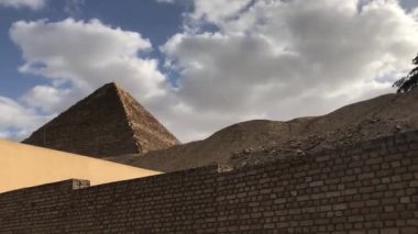 Giza Mısır'daki büyük piramit.  