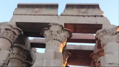 Mısır 'daki Kom Ombo Tapınağı' nın girişi..