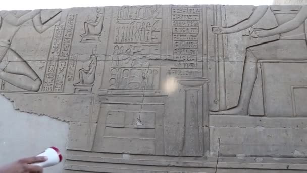 Mısır Daki Kom Ombo Tapınağı Nda Tıbbi Gereçlerin Rahatlaması — Stok video
