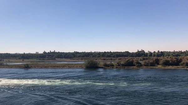 Mısır 'da Nil Nehri gezisi.