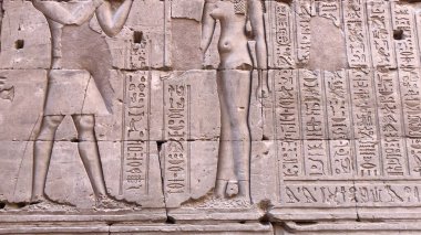 Edfu Tapınağı, Mısır 'ın duvarlarında yardım.