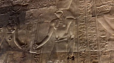 Edfu Tapınağı, Mısır 'ın duvarlarında yardım.