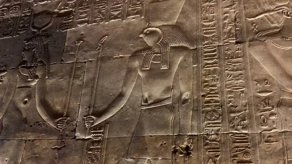 エジプト エドフ神殿の壁のレリーフ — ストック写真