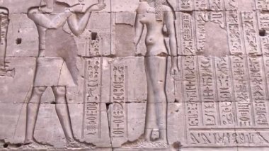 Edfu Tapınağı, Mısır 'ın duvarlarında yardım.