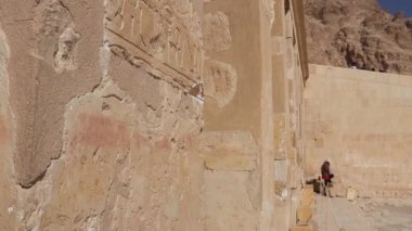 Kraliçe Hatshepsut 'un Tapınağı, Eski Mısır' ın bir morg tapınağı..  