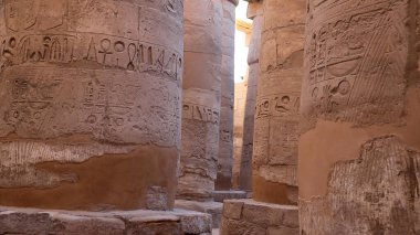 Mısır 'daki Büyük Karnak Tapınağı Hypostyle Salonu.