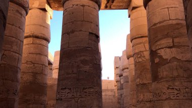 Mısır 'daki Büyük Karnak Tapınağı Hypostyle Salonu.